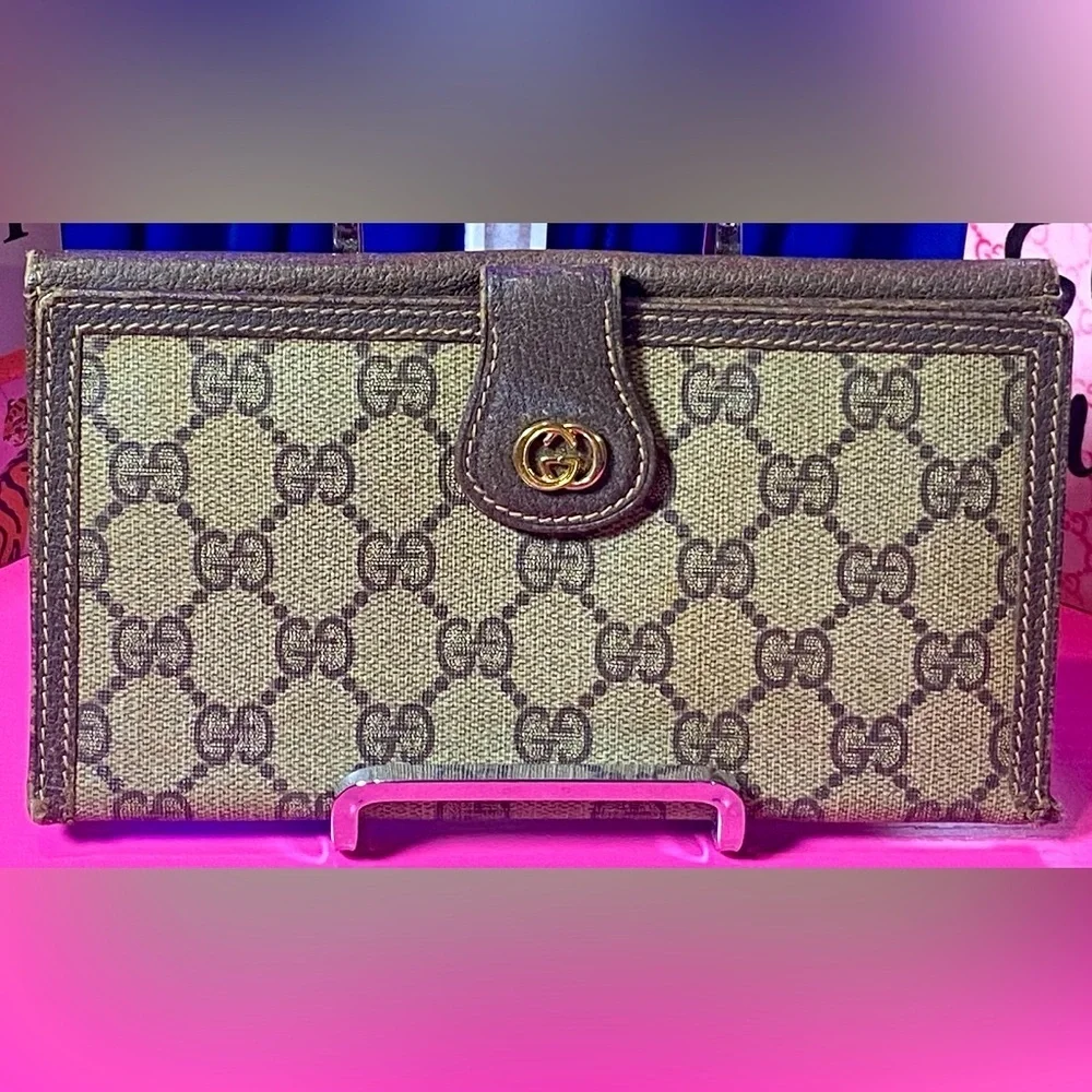 GUCCI “GG” Monogram Wallet, Vintage. GUC